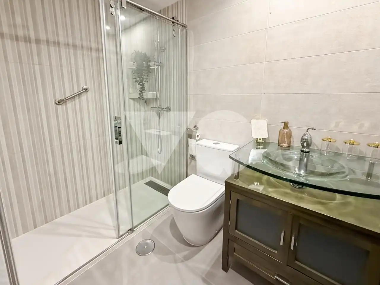 Baño de Piso en venta en Madrid con Calefacción, Parquet y Terraza