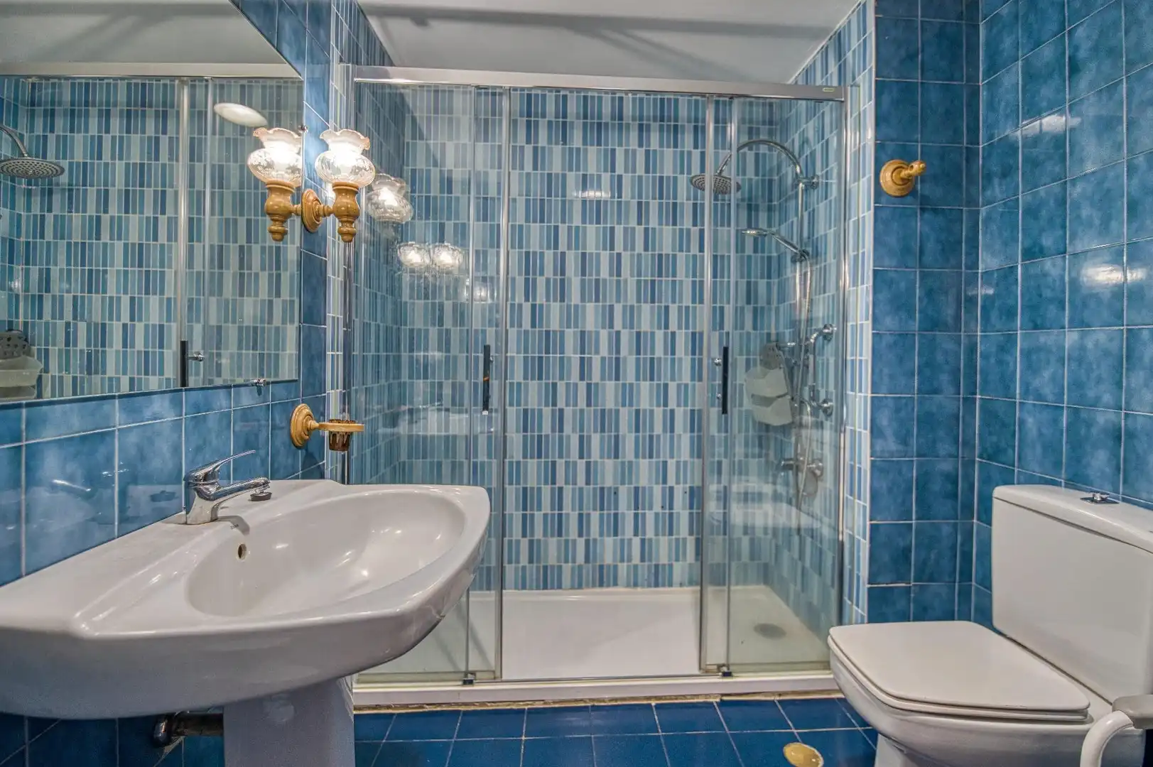 Bathroom of Flat for sale in Madrid  with Air Conditioner, Heating and Terrace