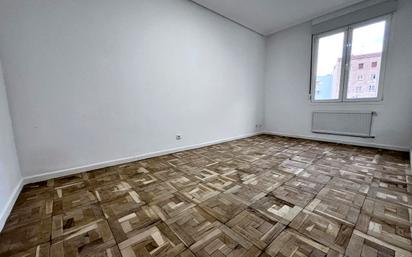 Bedroom of Flat for sale in Vitoria - Gasteiz  with Heating, Parquet flooring and Storage room