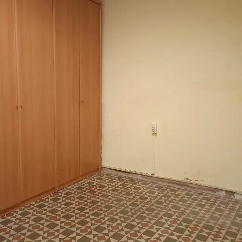 Schlafzimmer von Büro zum Verkauf in Tarragona mit Klimaanlage, Abstellraum und Balkon