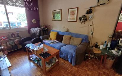 Sala d'estar de Pis en venda en  Barcelona Capital amb Parquet i Moblat