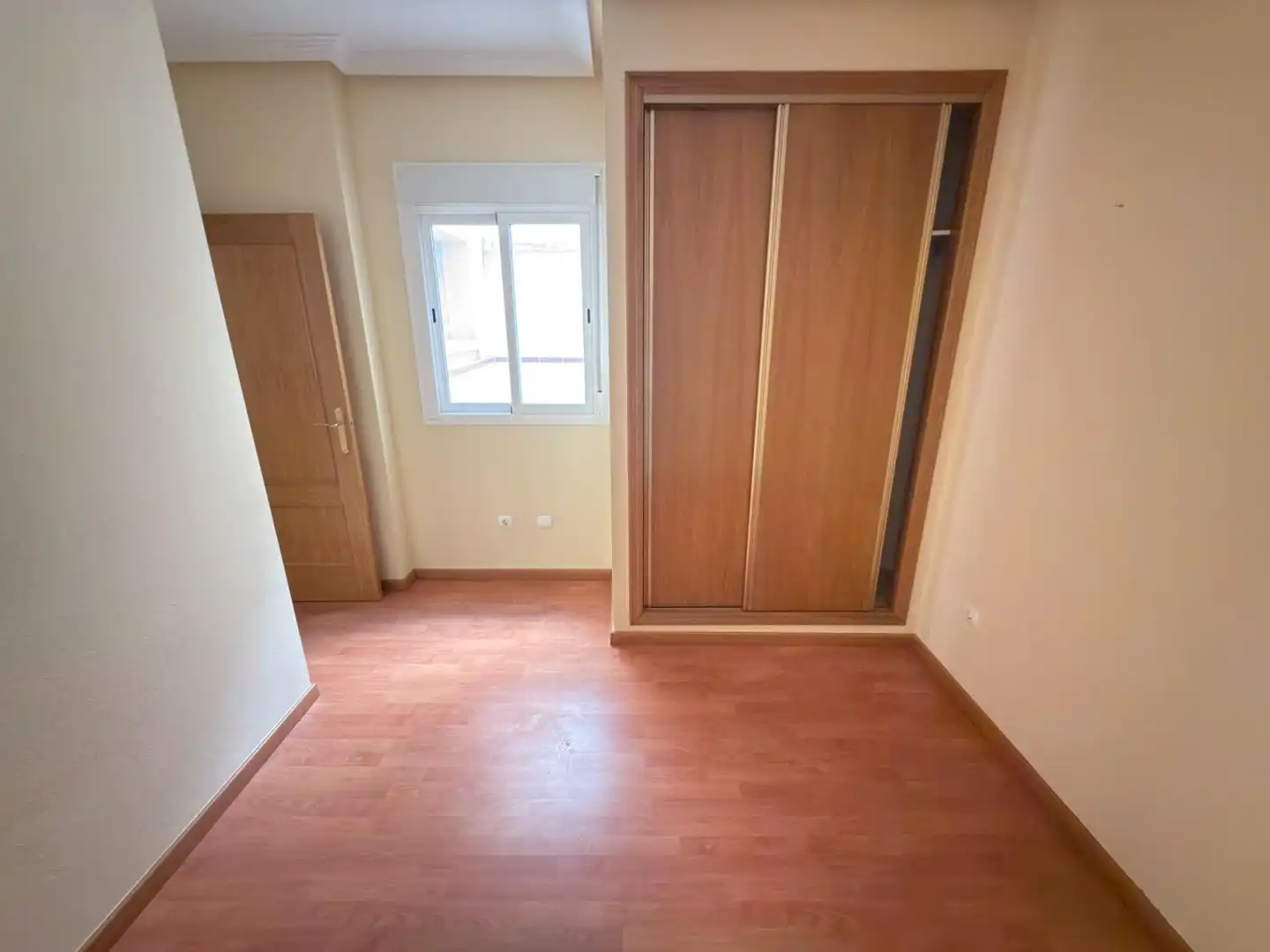 Dormitori de Planta baixa en venda en Catral amb Jardí privat