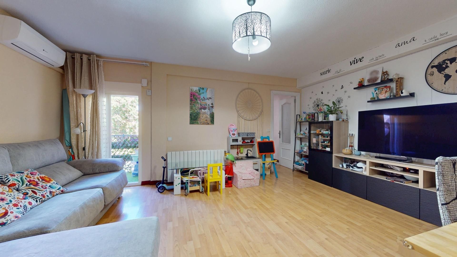 Sala de estar de Piso en venta en  Madrid Capital con Calefacción y Terraza