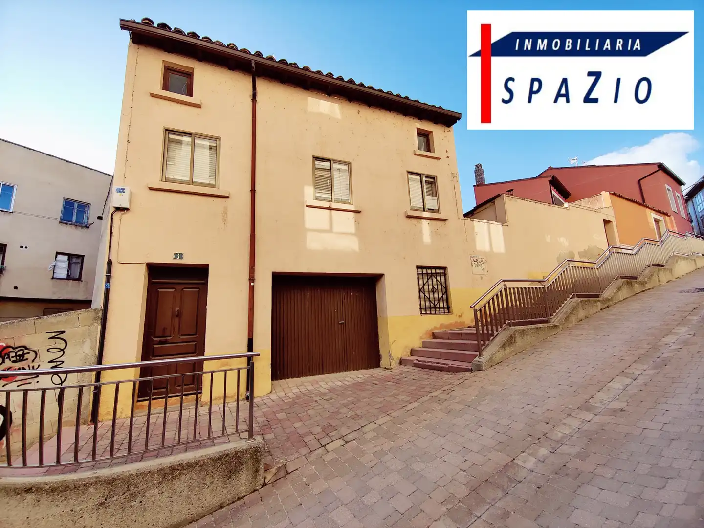 Vista exterior de Casa o xalet en venda en Aranda de Duero amb Calefacció, Jardí privat i Parquet