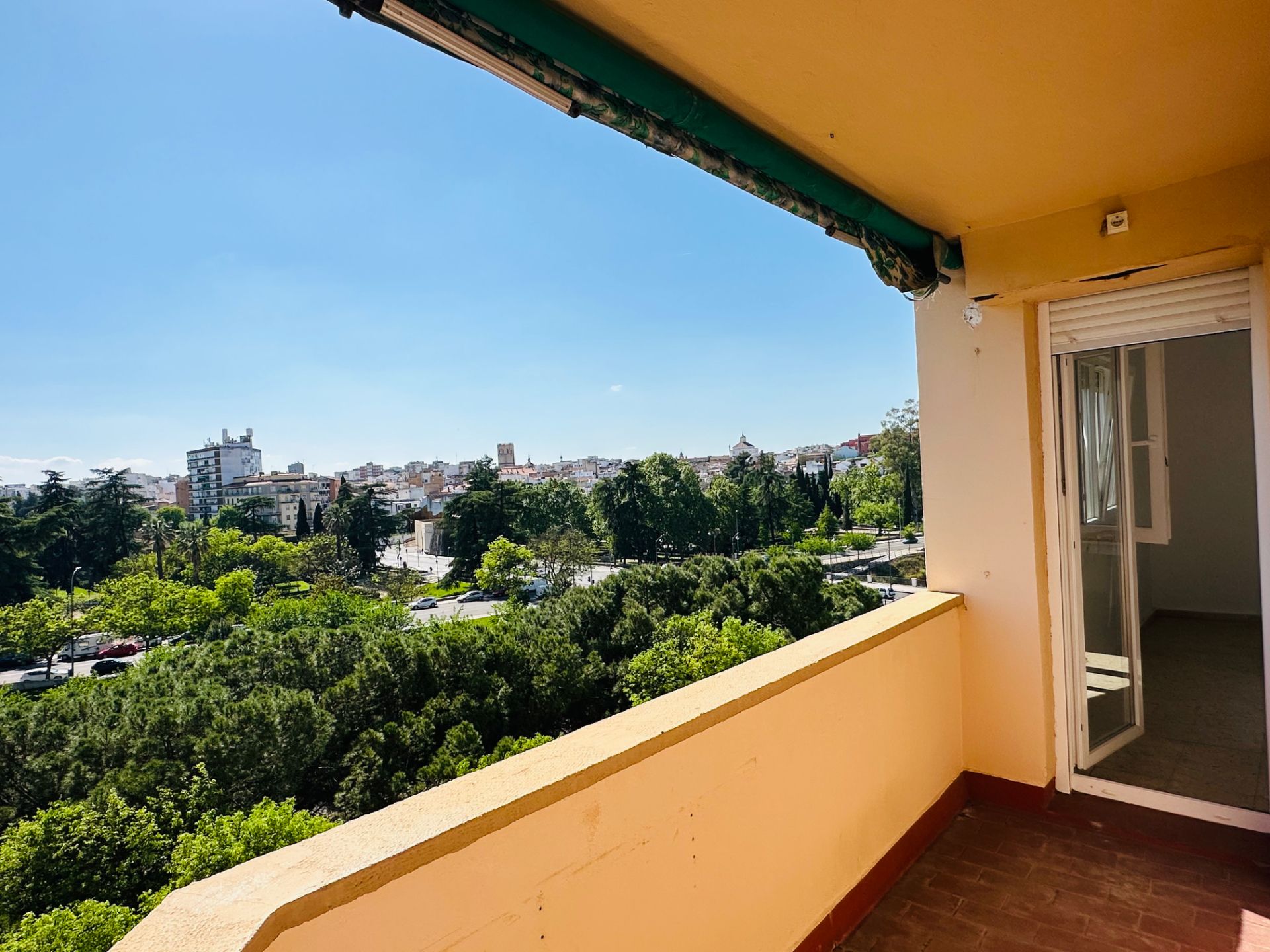 Vista exterior de Pis en venda en Badajoz Capital amb Balcó