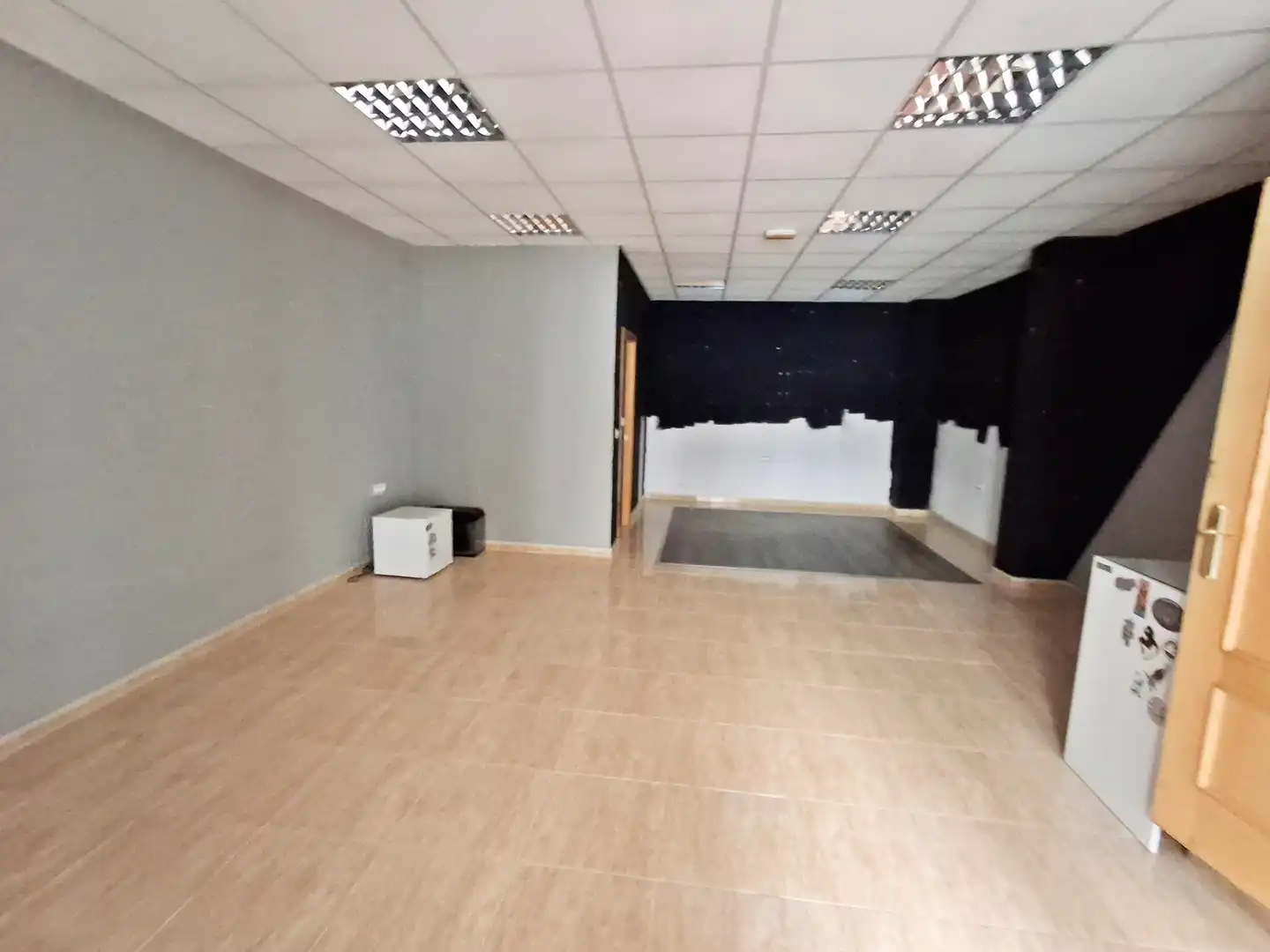 Local comercial en alquiler en Calle Canalejas, imagen 3