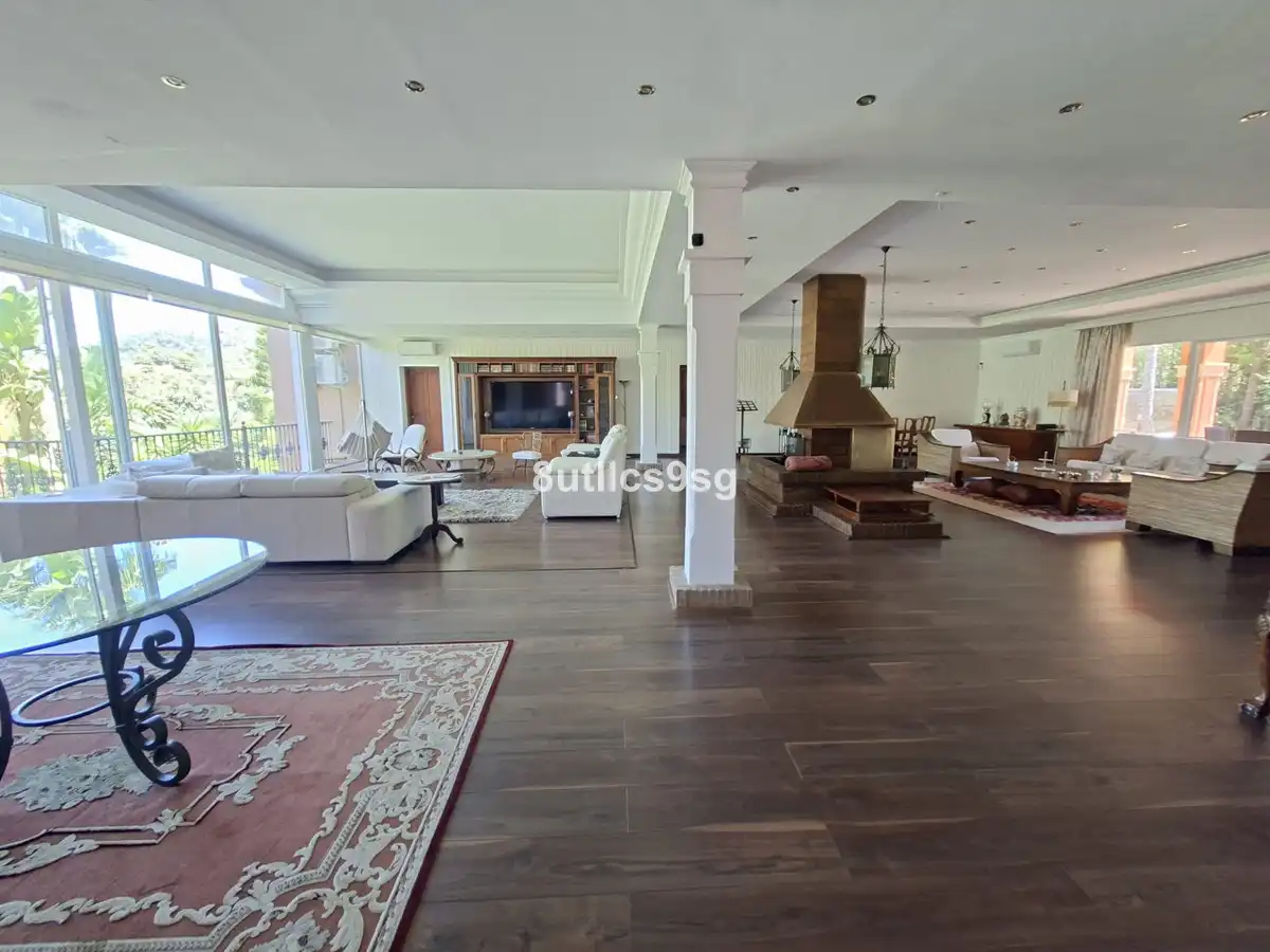 Sala de estar de Finca rústica en venta en Istán, Málaga