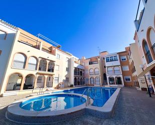 Vista exterior de Apartament en venda en Torrevieja amb Piscina i Piscina comunitària