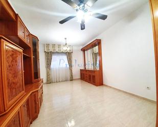 Living room of Flat for sale in Moraleja de Enmedio  with Air Conditioner, Heating and Balcony