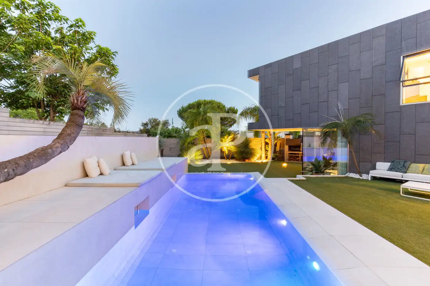 Piscina de Casa o xalet en venda en Sant Cugat del Vallès amb Aire condicionat, Calefacció i Jardí privat