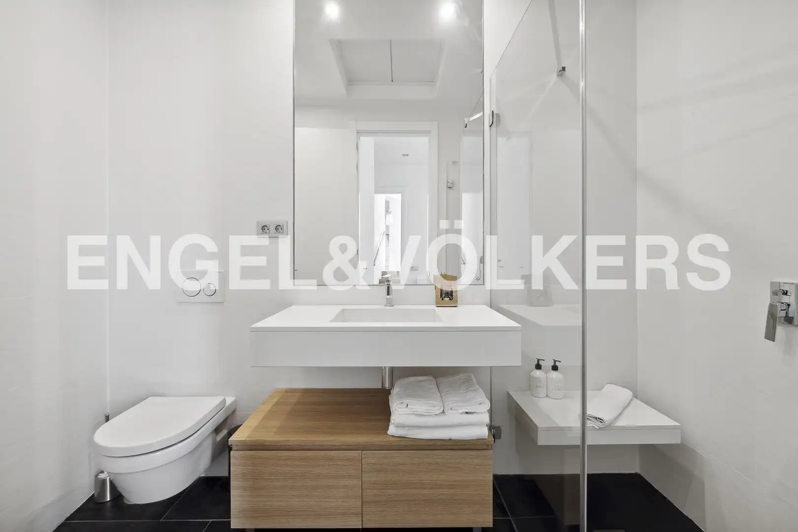 Badezimmer von Wohnungen zur Miete in Madrid mit Klimaanlage, Heizung und Möbliert