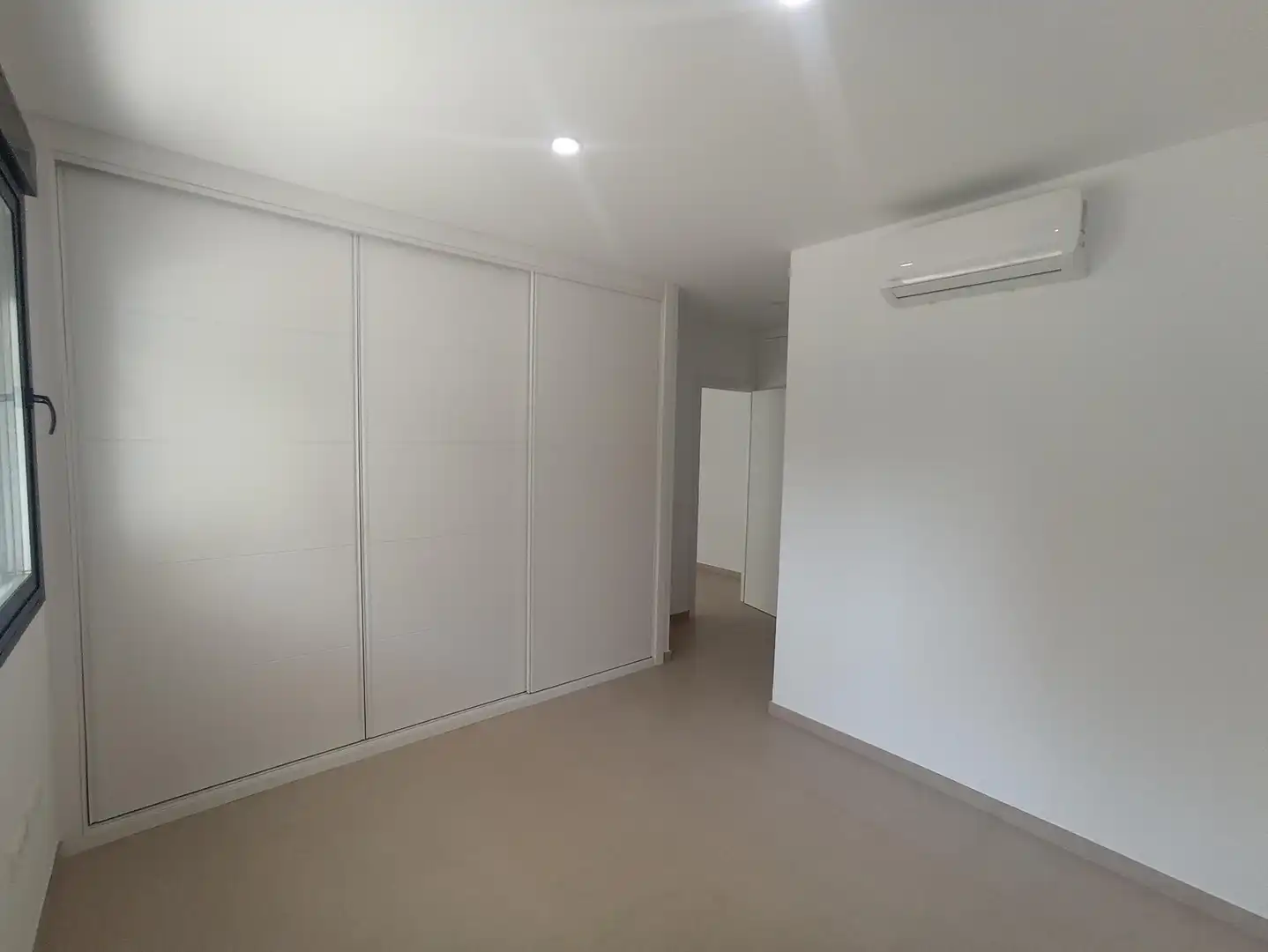 Flat for rent in Sevilla  with Air Conditioner, Terrace and Storage room