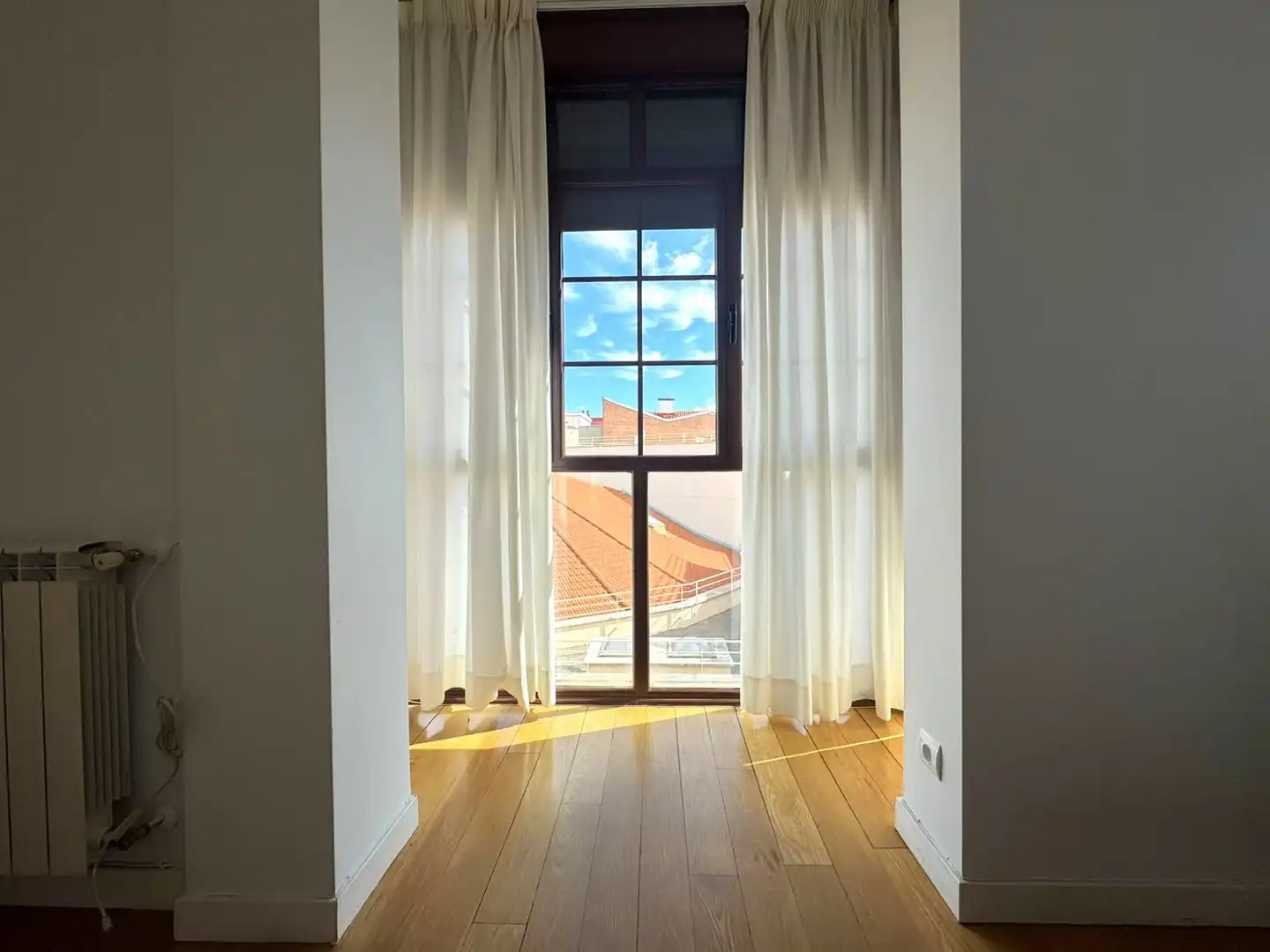 Schlafzimmer von Dachboden zur Miete in Barrio de Salamanca