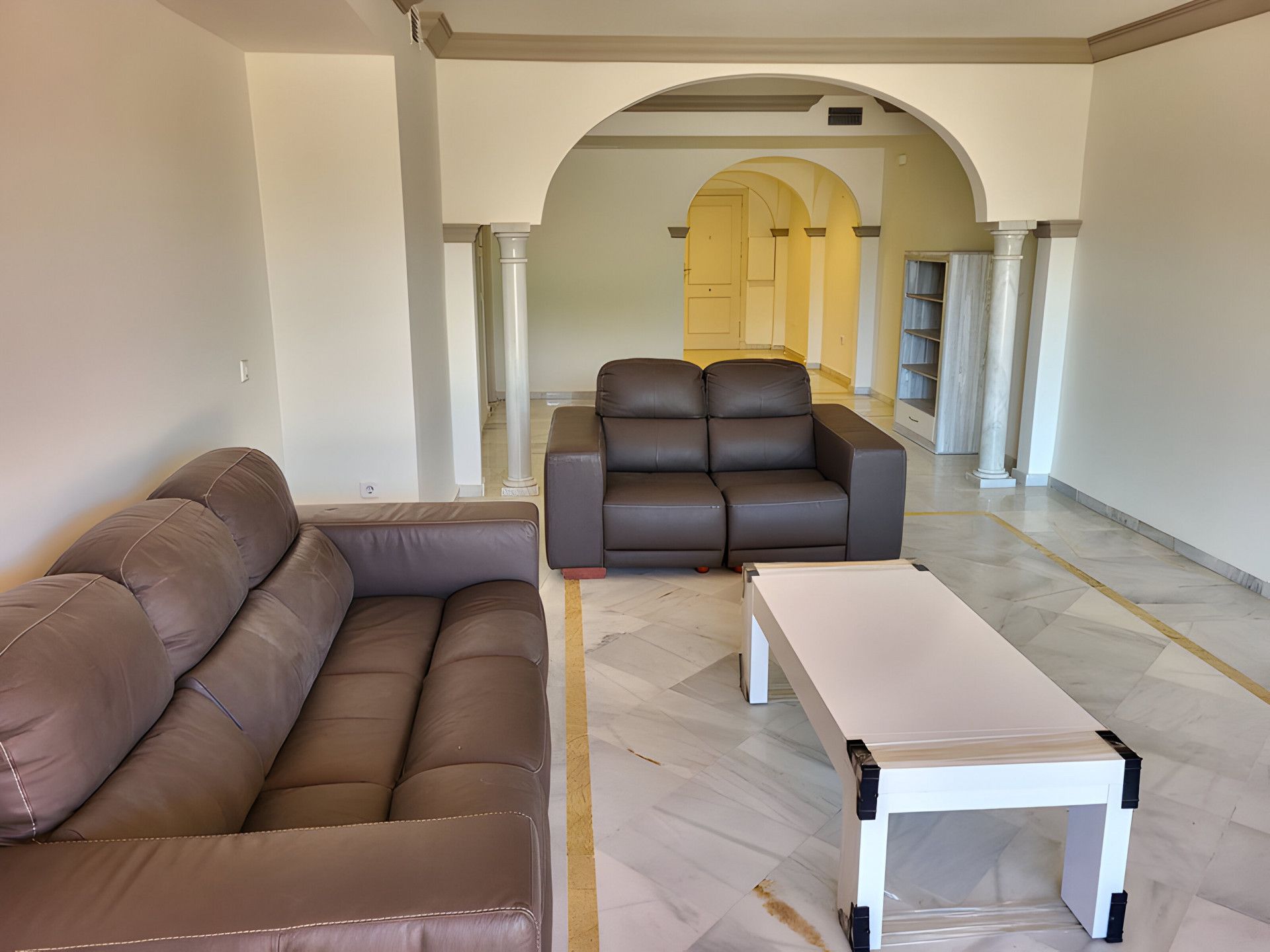 Sala de estar de Apartamento en venta en  Almería Capital con Terraza, Piscina y Piscina comunitaria