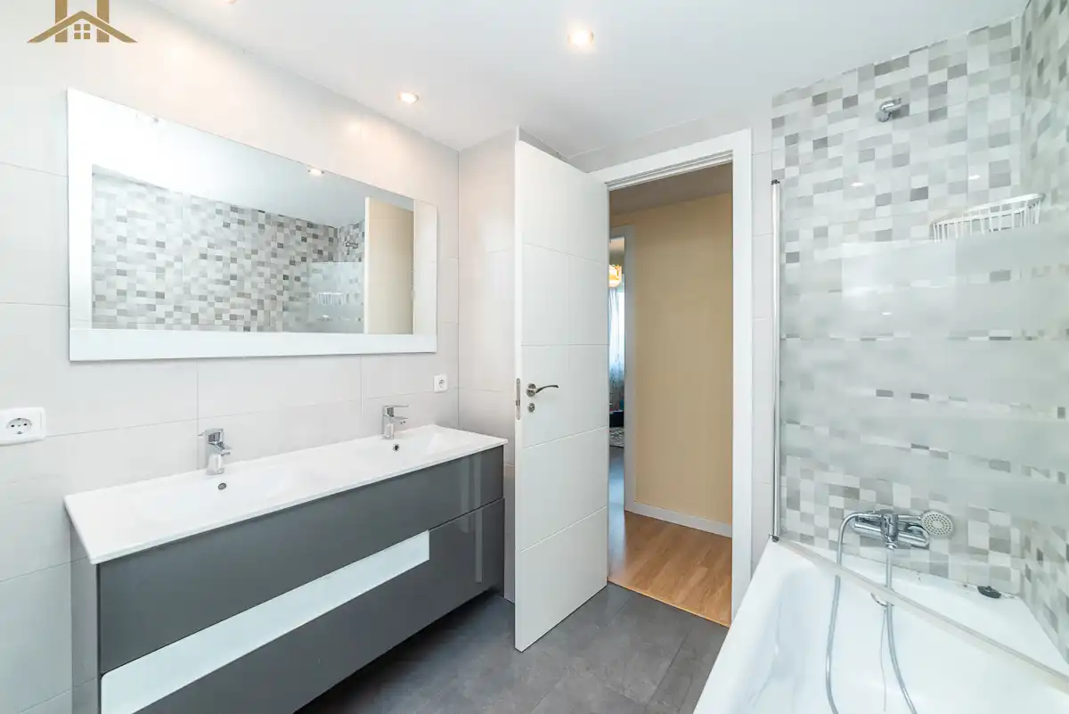 Bathroom of Flat for sale in Alcorcón  with Air Conditioner, Heating and Terrace