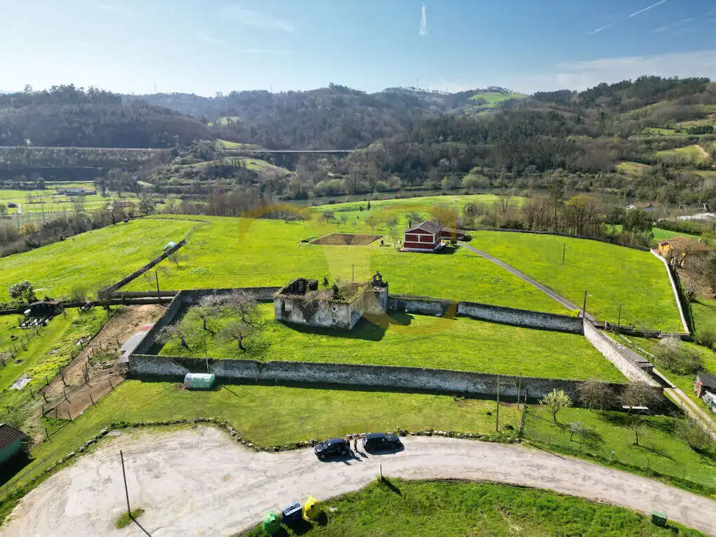 Casa o chalet en venta en Las Regueras   con Jardín privado