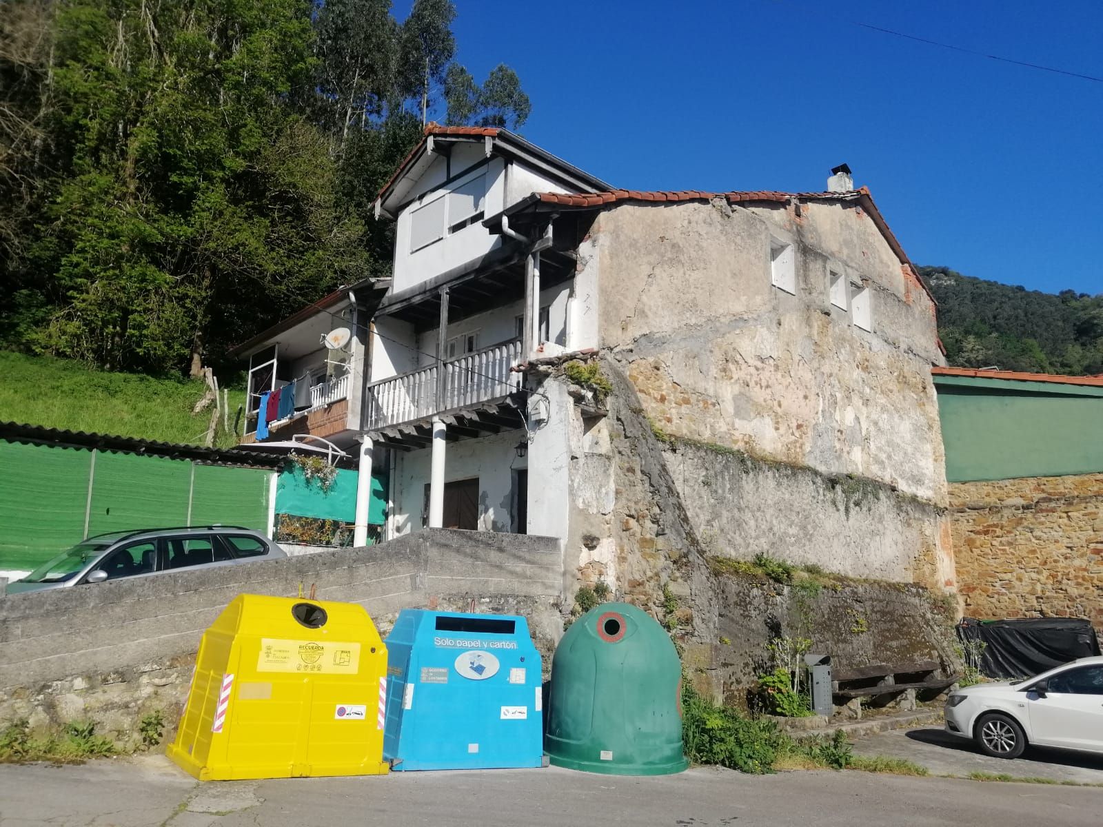 Vista exterior de Casa adosada en venda en Ampuero amb Terrassa, Traster i Balcó