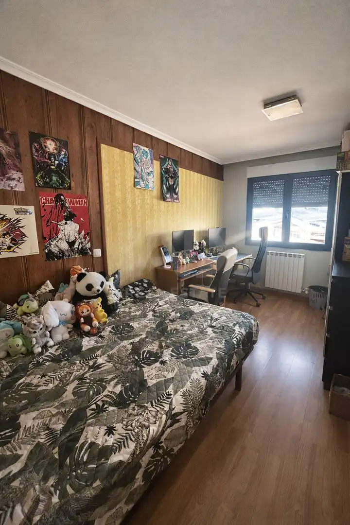 Bedroom of Flat for sale in Villaquilambre  with Heating