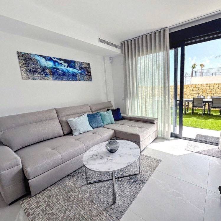 Sala d'estar de Apartament de lloguer en Finestrat amb Aire condicionat, Jardí privat i Terrassa