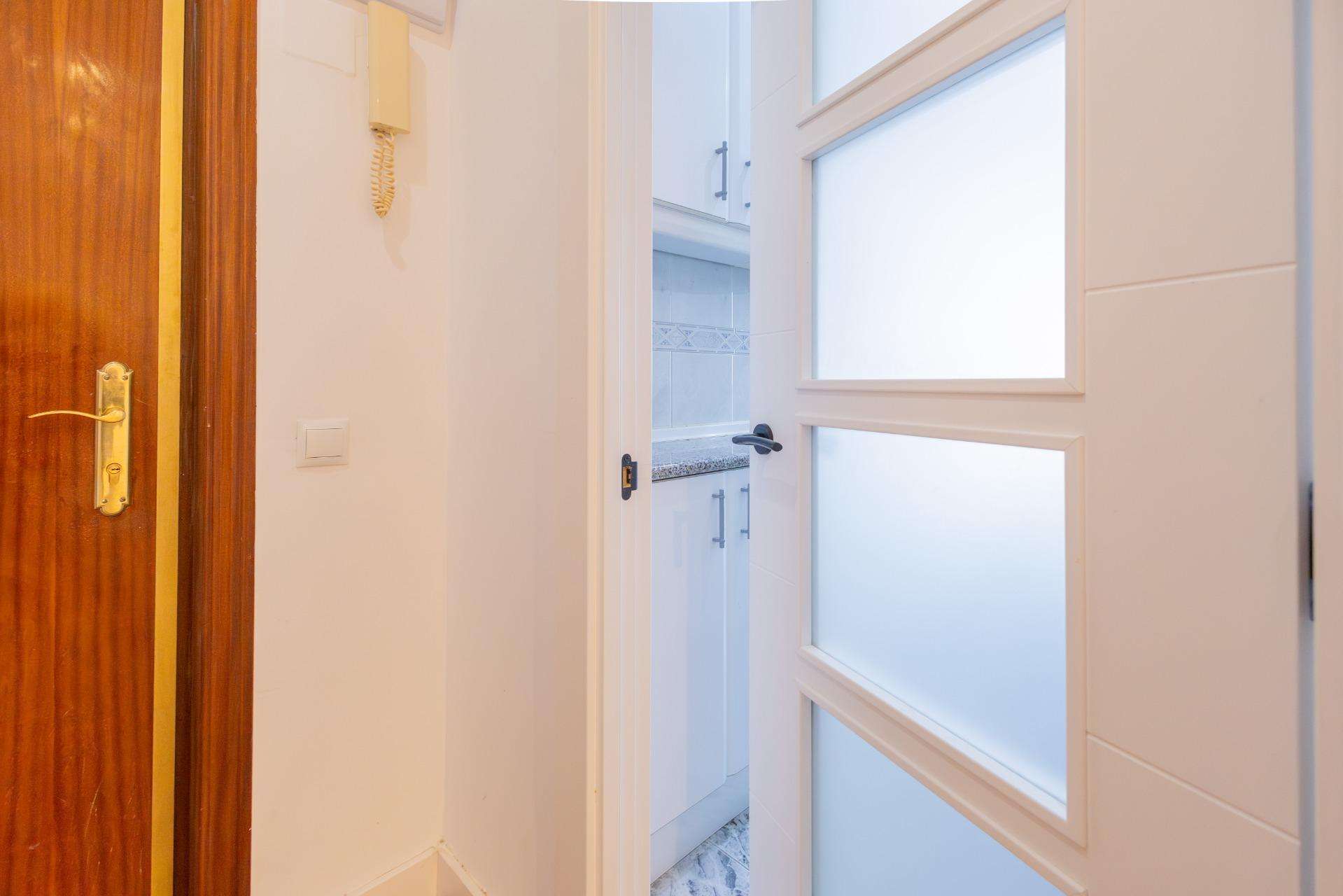Foto 4 de Apartamento en venta en Calle Calle Virgen del Espino, San Pascual, Madrid Capital