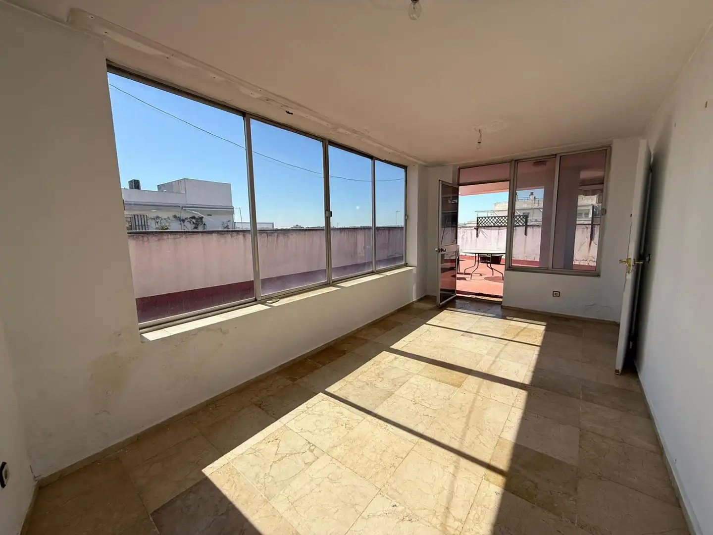 Außenansicht von Dachboden zur Miete in Sevilla mit Klimaanlage und Terrasse