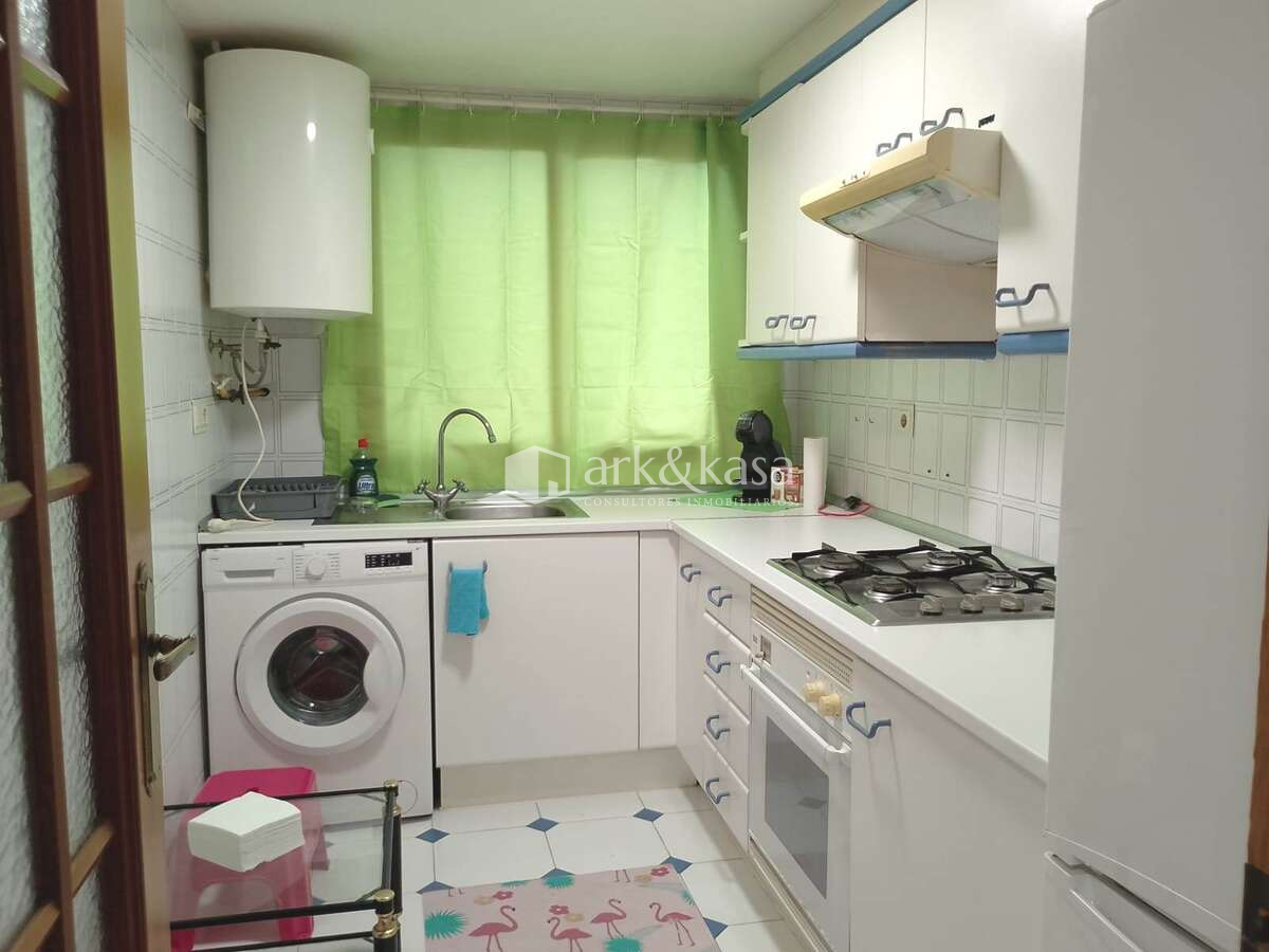 Kitchen of Flat to rent in  Valencia Capital  with Air Conditioner, Furnished and Oven