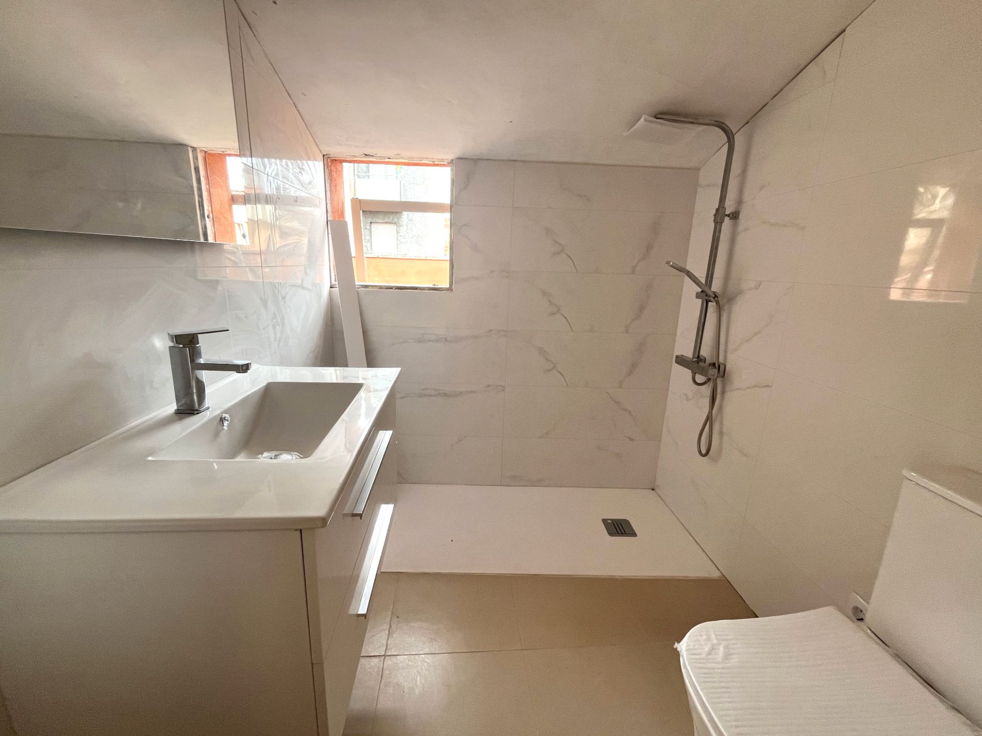 Bathroom of Duplex for sale in Salt  with Heating, Parquet flooring and Terrace
