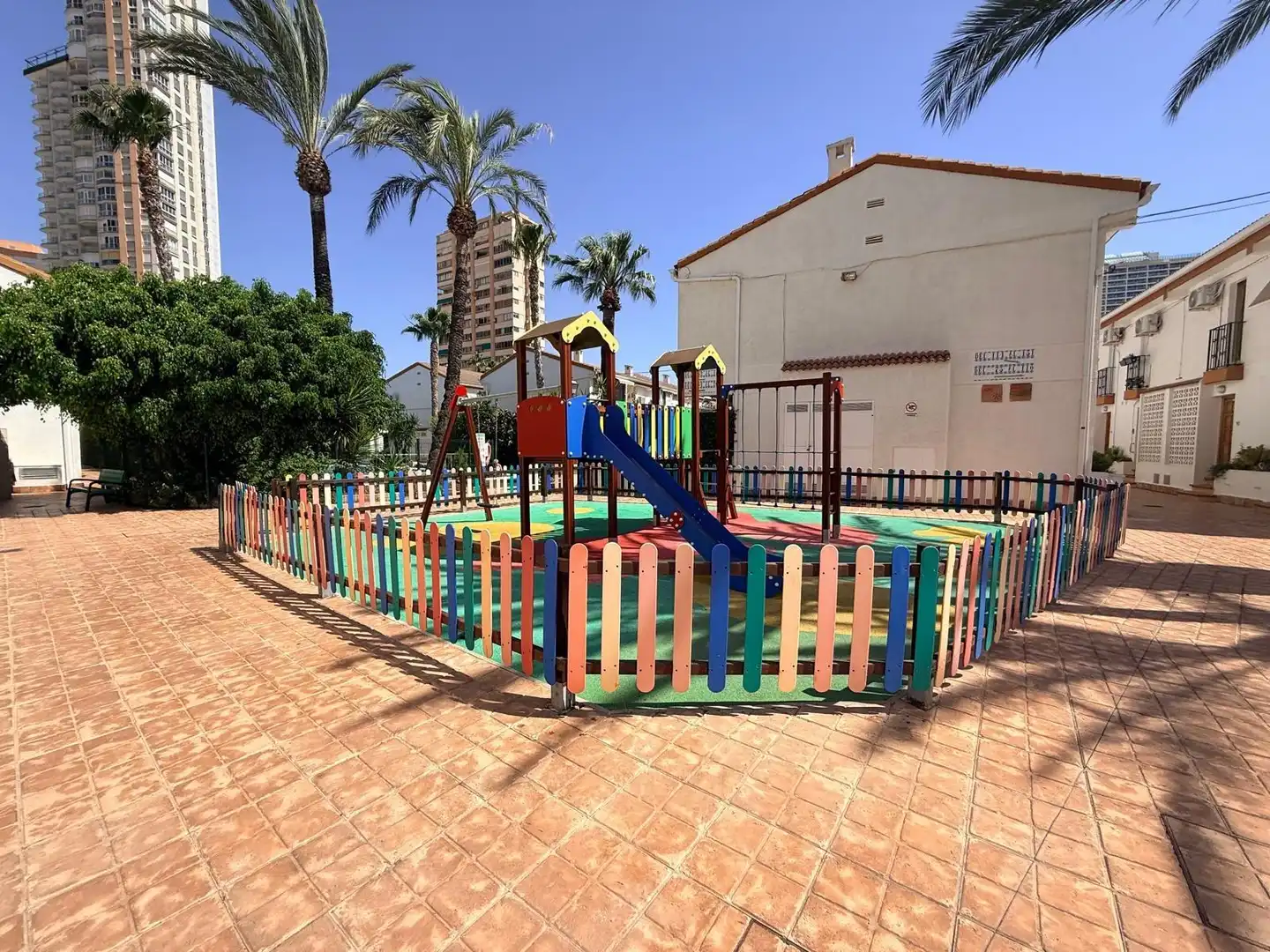 Vista exterior de Apartament en venda en Benidorm amb Jardí privat, Terrassa i Moblat