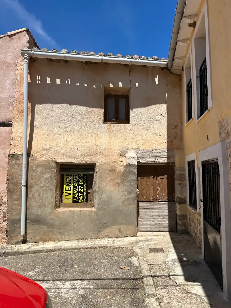 Vista exterior de Casa adosada en venda en Santa María del Campo amb Moblat