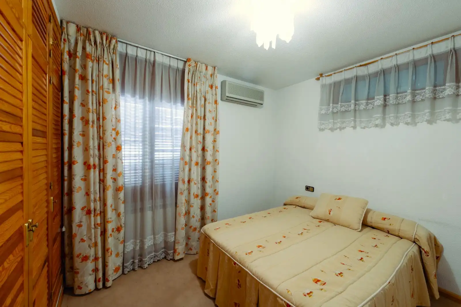Bedroom of Houses for sale in Recas  with Air Conditioner, Heating and Private garden