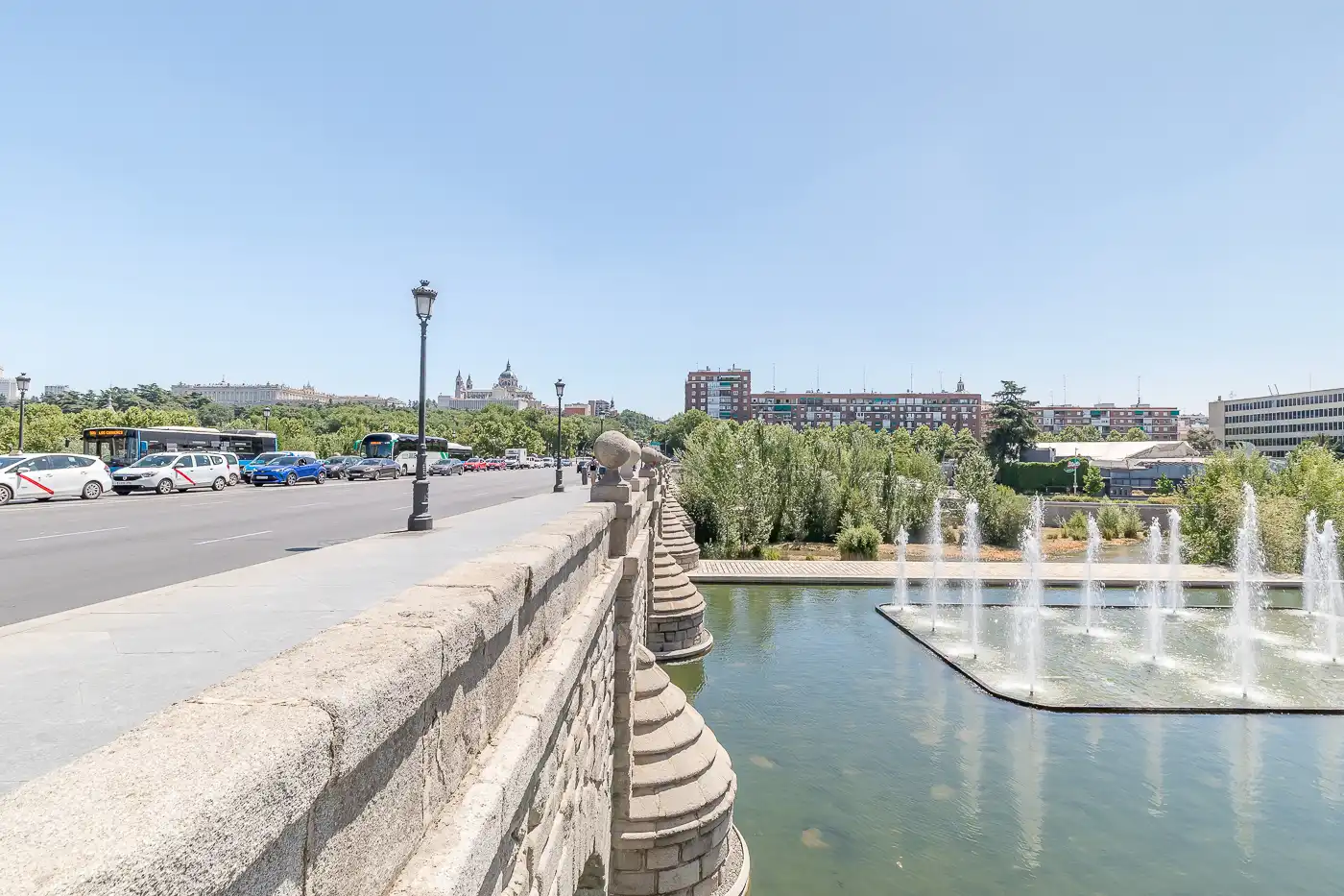 Vista exterior de Dúplex en venta en Madrid con Calefacción y Terraza