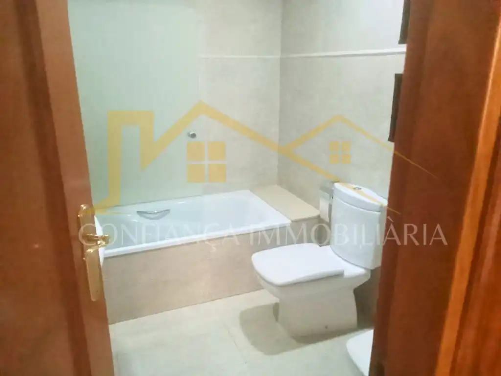 Badezimmer von Wohnung zum Verkauf in Tossa de Mar mit Klimaanlage, Terrasse und Schwimmbad