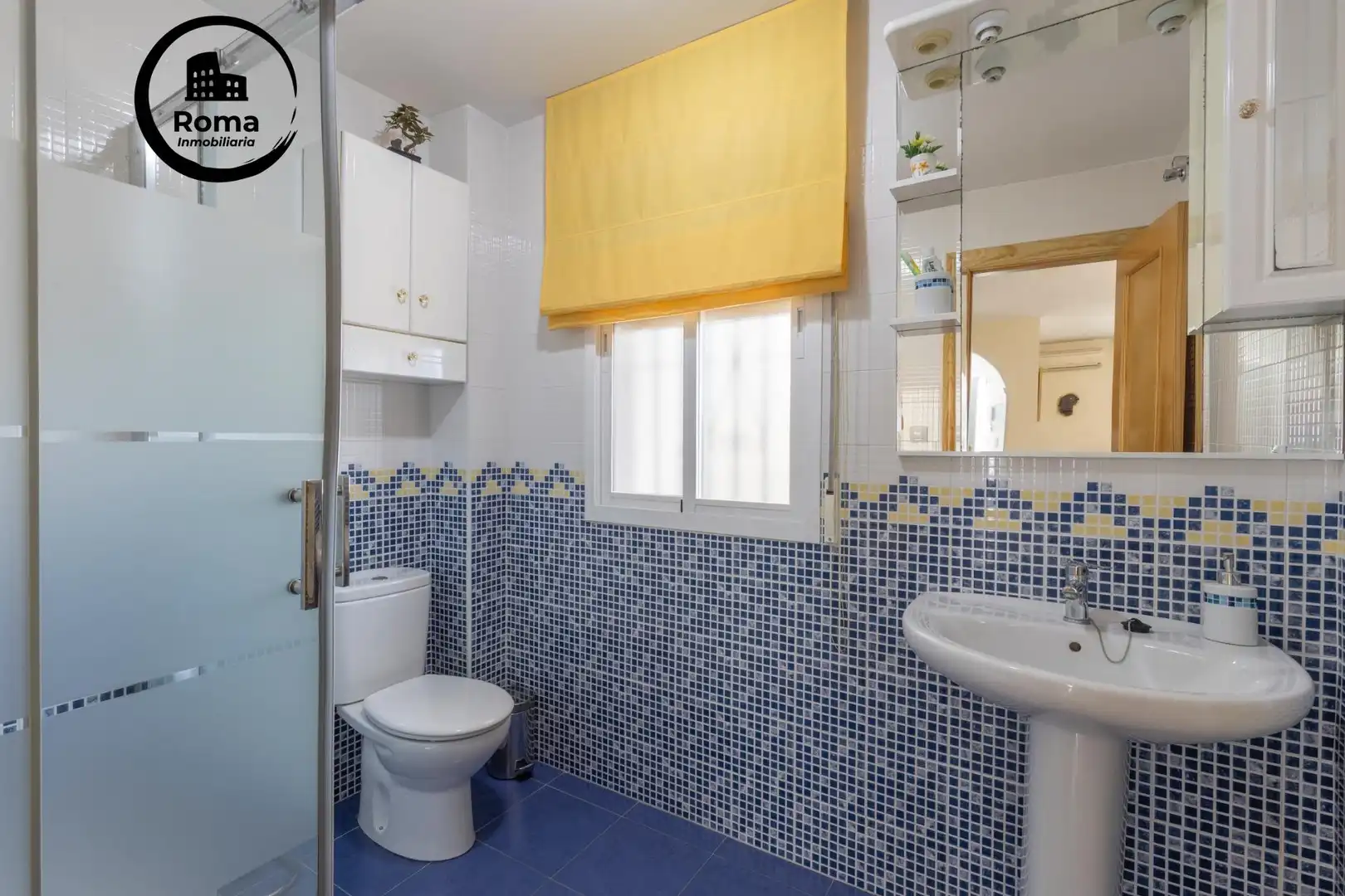 Badezimmer von Einfamilien-Reihenhaus zum Verkauf in Vegas del Genil mit Klimaanlage, Heizung und Terrasse