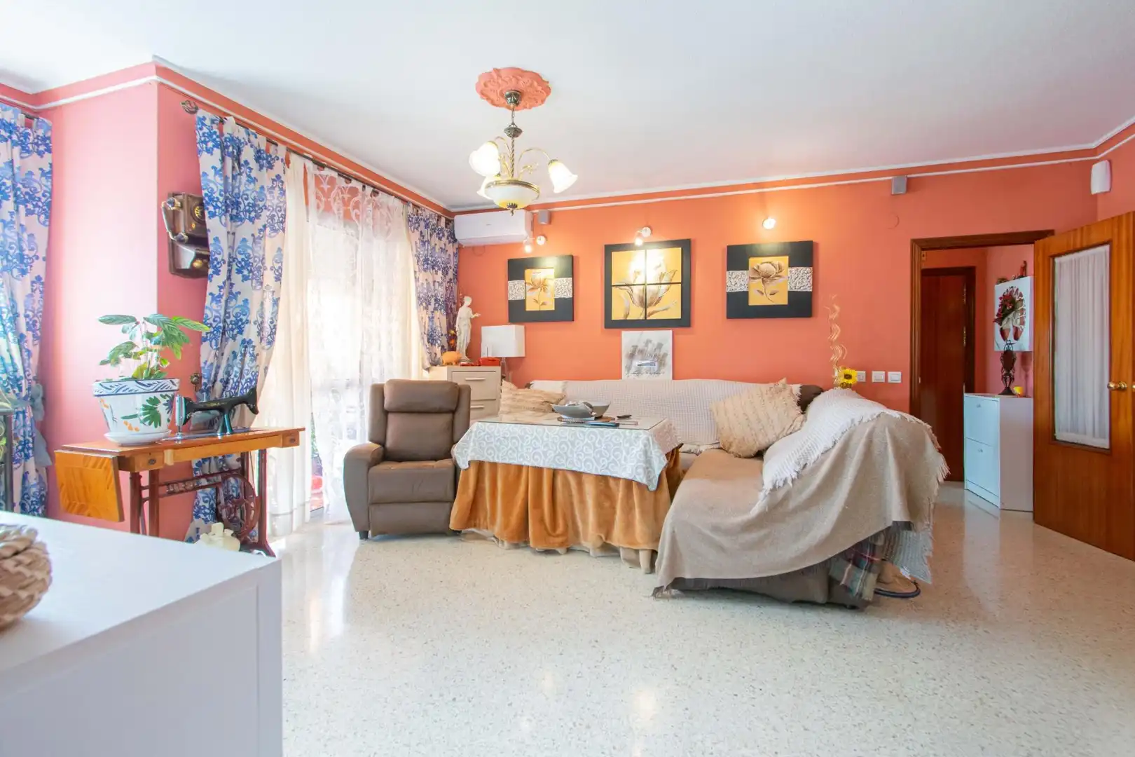 Wohnzimmer von Wohnung zum Verkauf in  Sevilla Capital mit Klimaanlage, Terrasse und Abstellraum