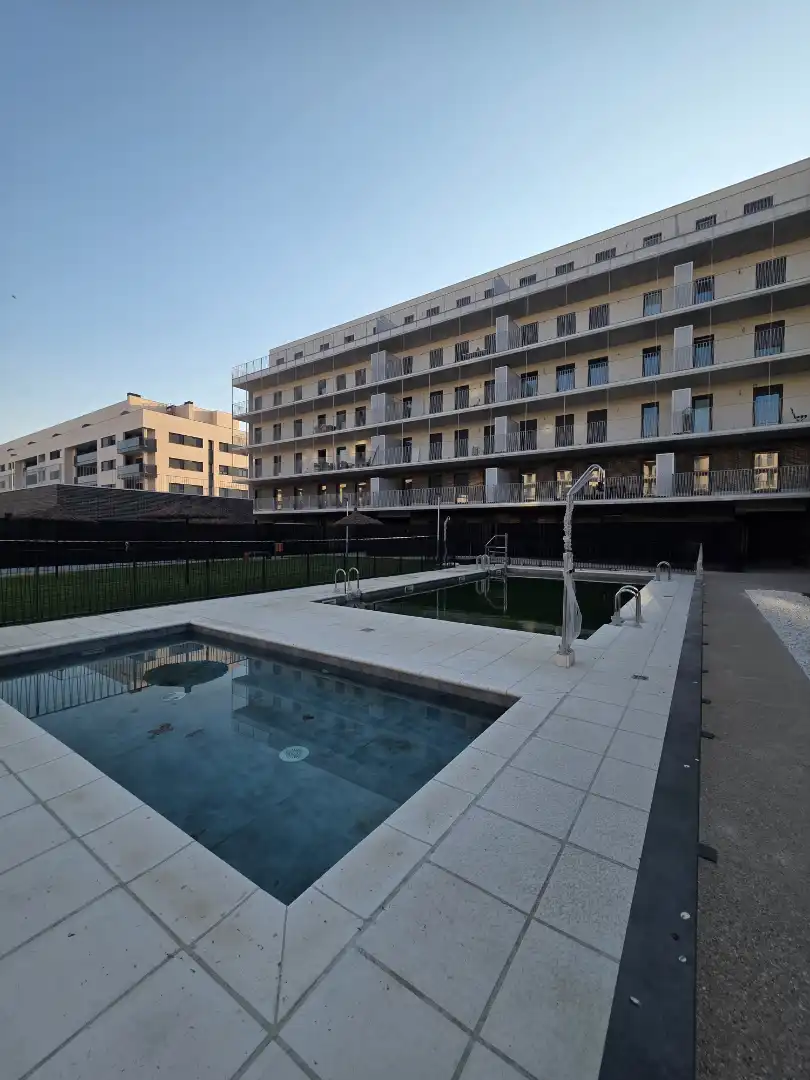 Schwimmbecken von Wohnung zur Miete in Valdemoro mit Klimaanlage, Heizung und Terrasse
