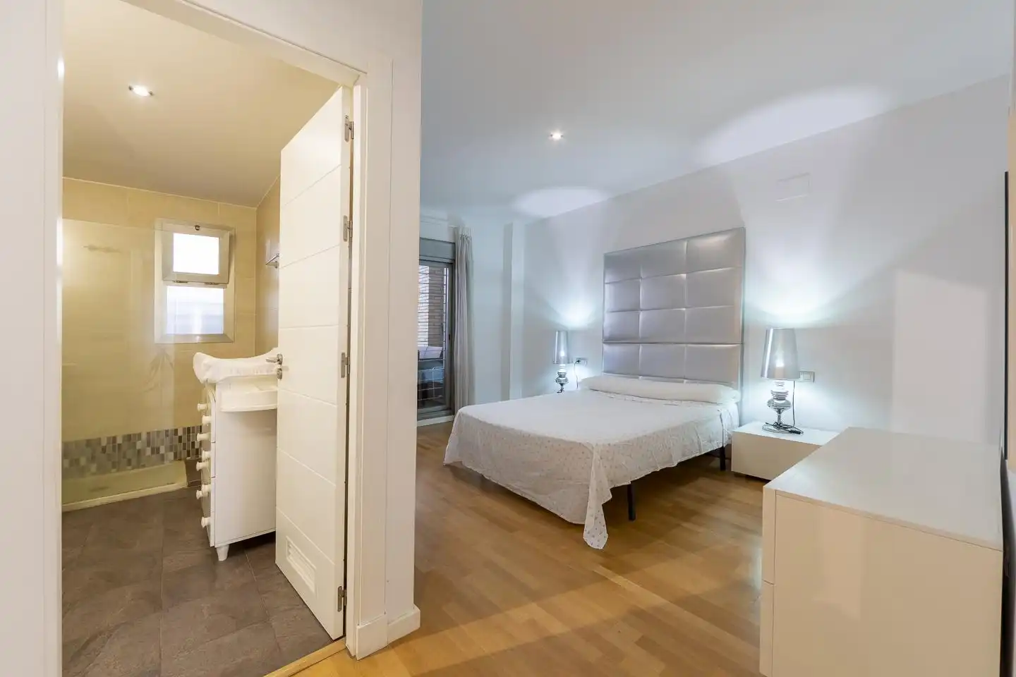 Habitación de Planta baja en venta en Almería con Aire acondicionado, Terraza y Trastero