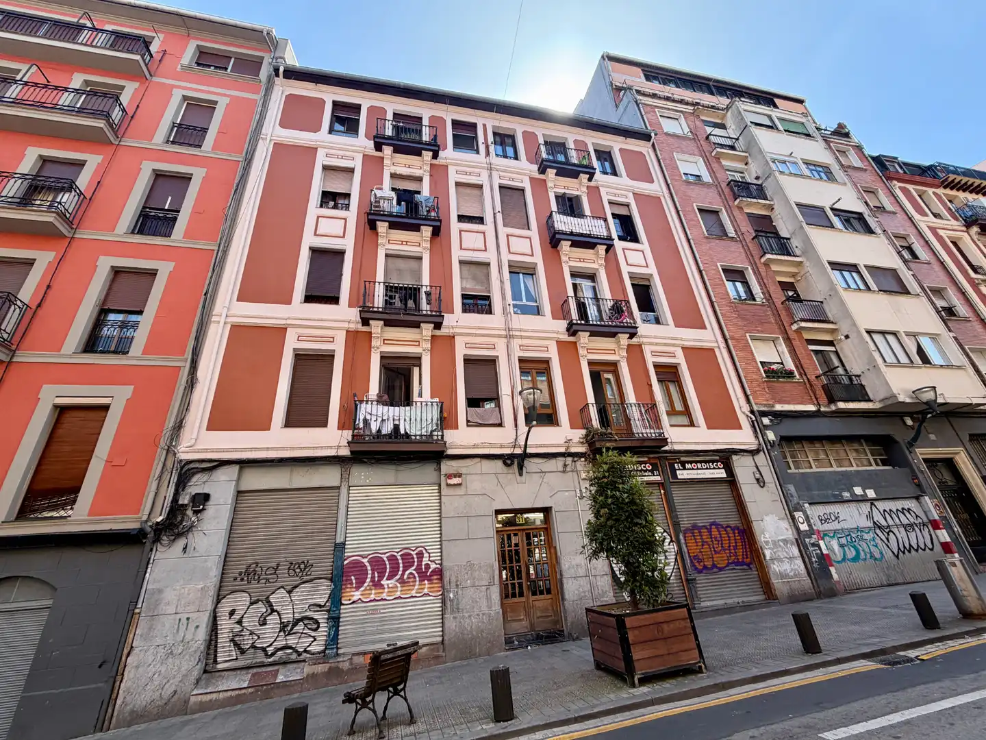 Vista exterior de Pis en venda en Bilbao  amb Calefacció, Parquet i Moblat