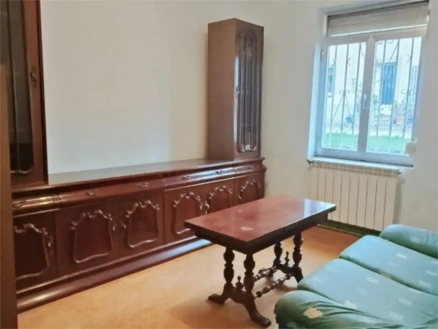 Wohnzimmer von Wohnung zur Miete in Valdeolea mit Parkett, Abstellraum und Möbliert