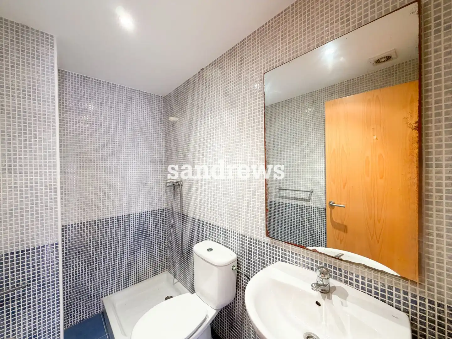 Bathroom of Flat for sale in Figueres  with Air Conditioner, Heating and Storage room