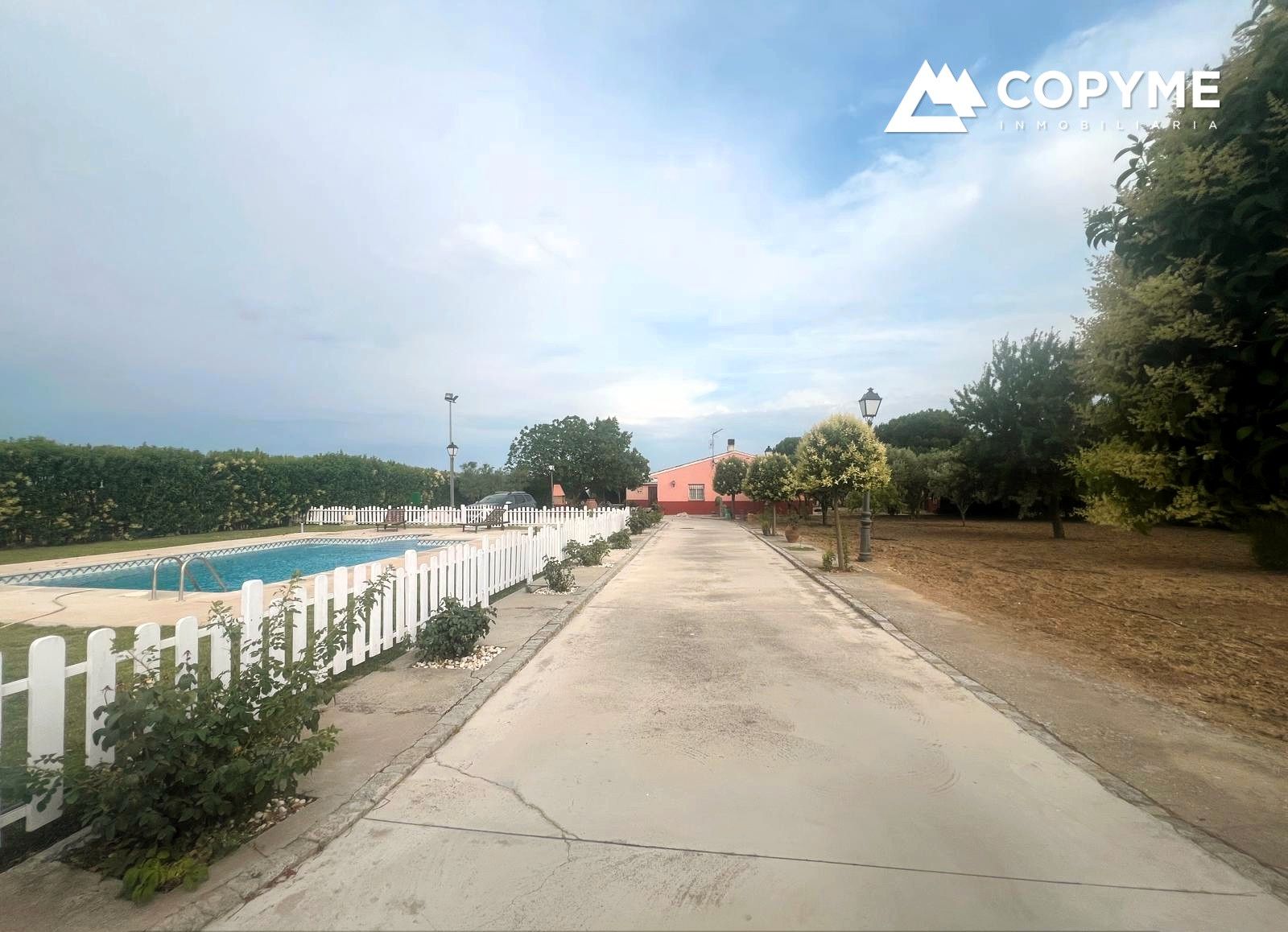 Vista exterior de Casa o xalet en venda en Novés amb Aire condicionat, Calefacció i Jardí privat