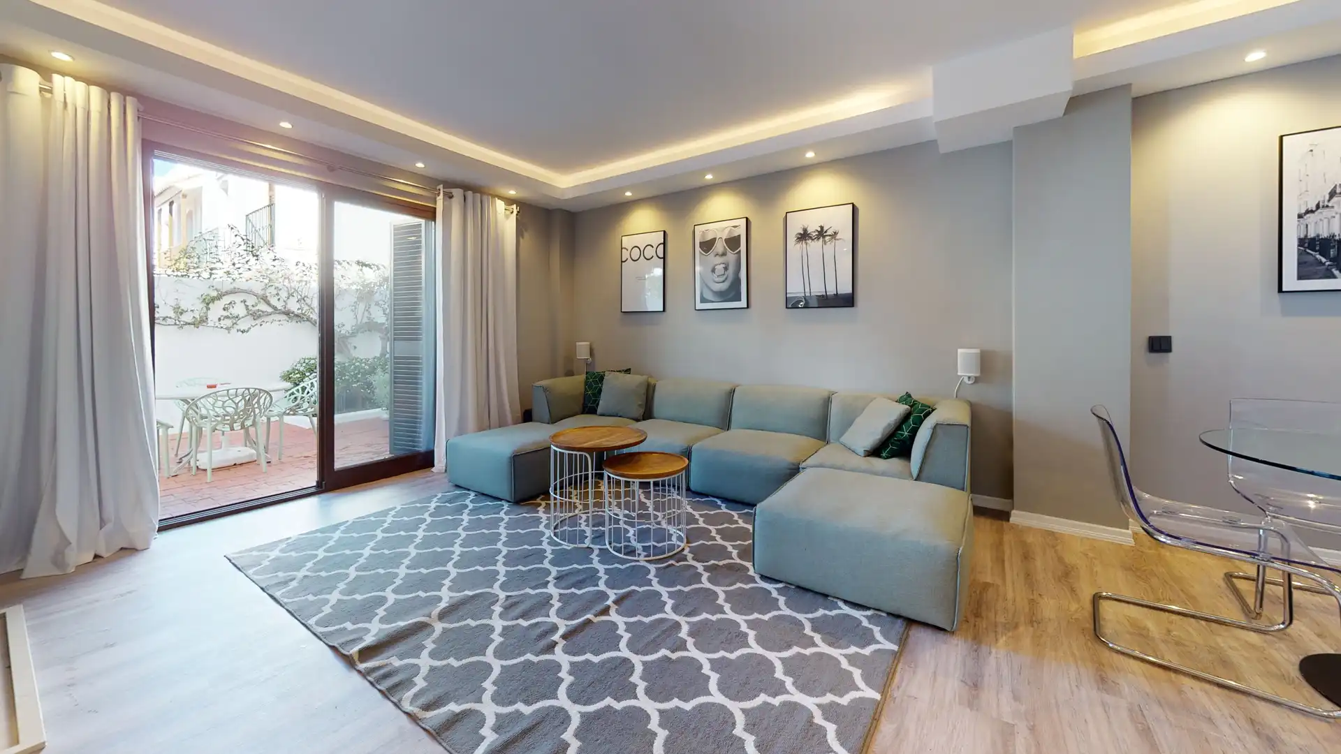 Sala de estar de Casa adosada de alquiler en Estepona con Aire acondicionado, Calefacción y Terraza