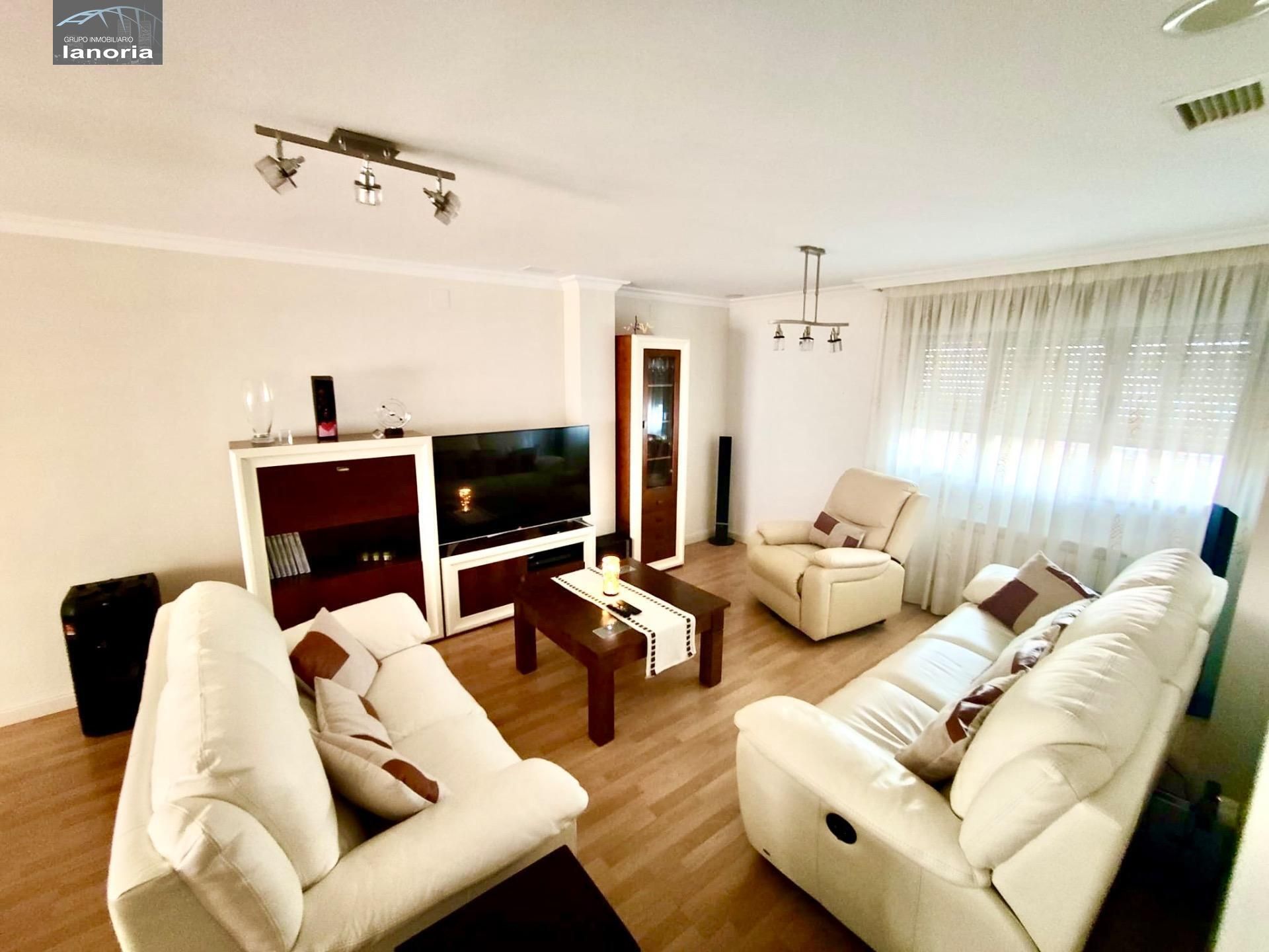 Sala d'estar de Casa adosada en venda en  Albacete Capital amb Aire condicionat, Calefacció i Terrassa