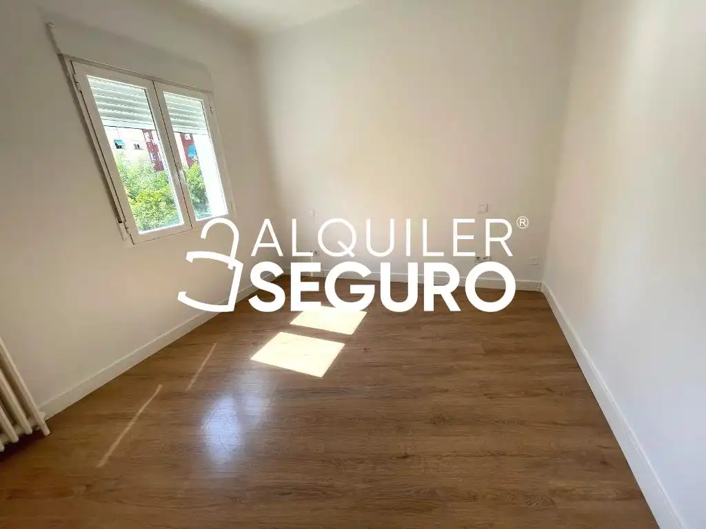 Bedroom of Flat for rent in Madrid  with Heating