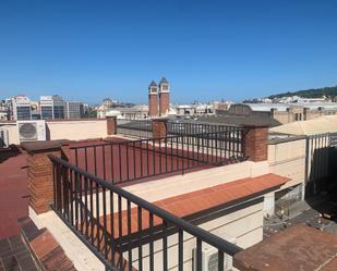 Exterior view of Apartment for sale in  Barcelona Capital  with Air Conditioner and Balcony