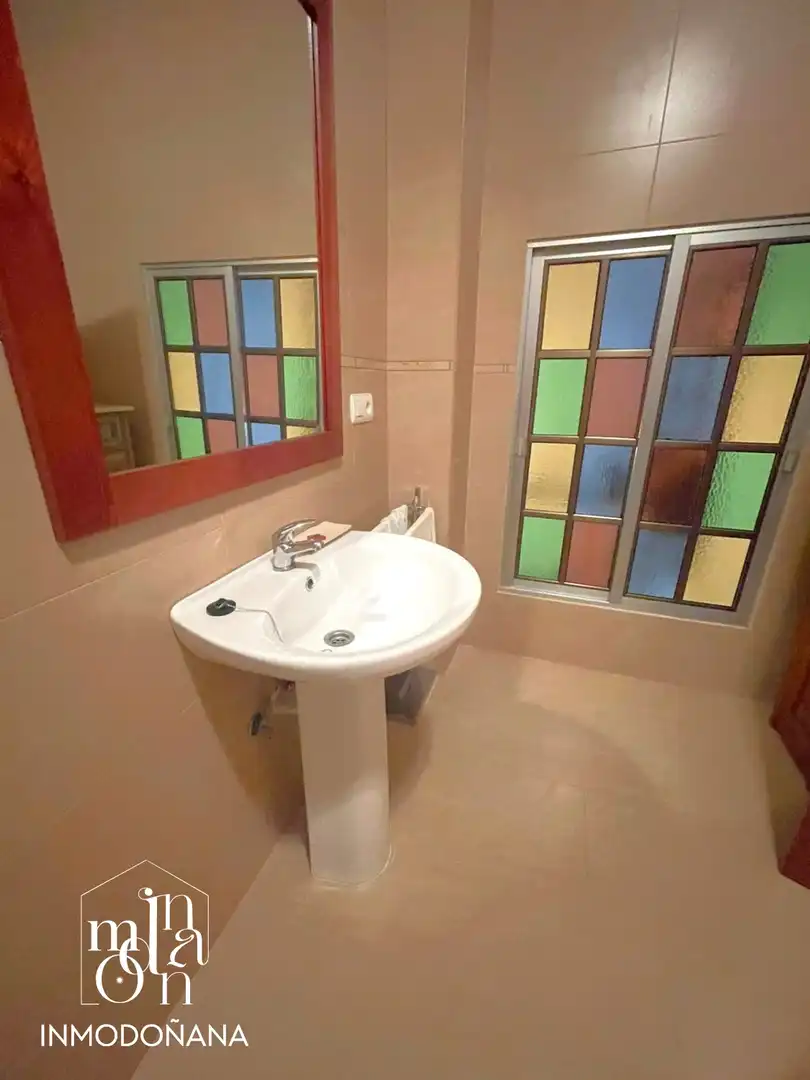 Bany de Casa o xalet en venda en Bollullos Par del Condado amb Aire condicionat, Terrassa i Moblat