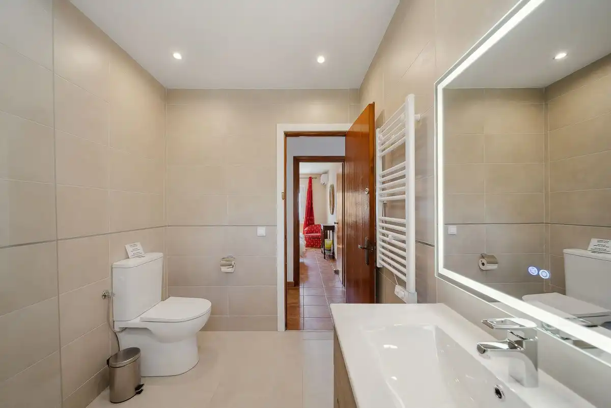 Bathroom of Houses for sale in Benalmádena