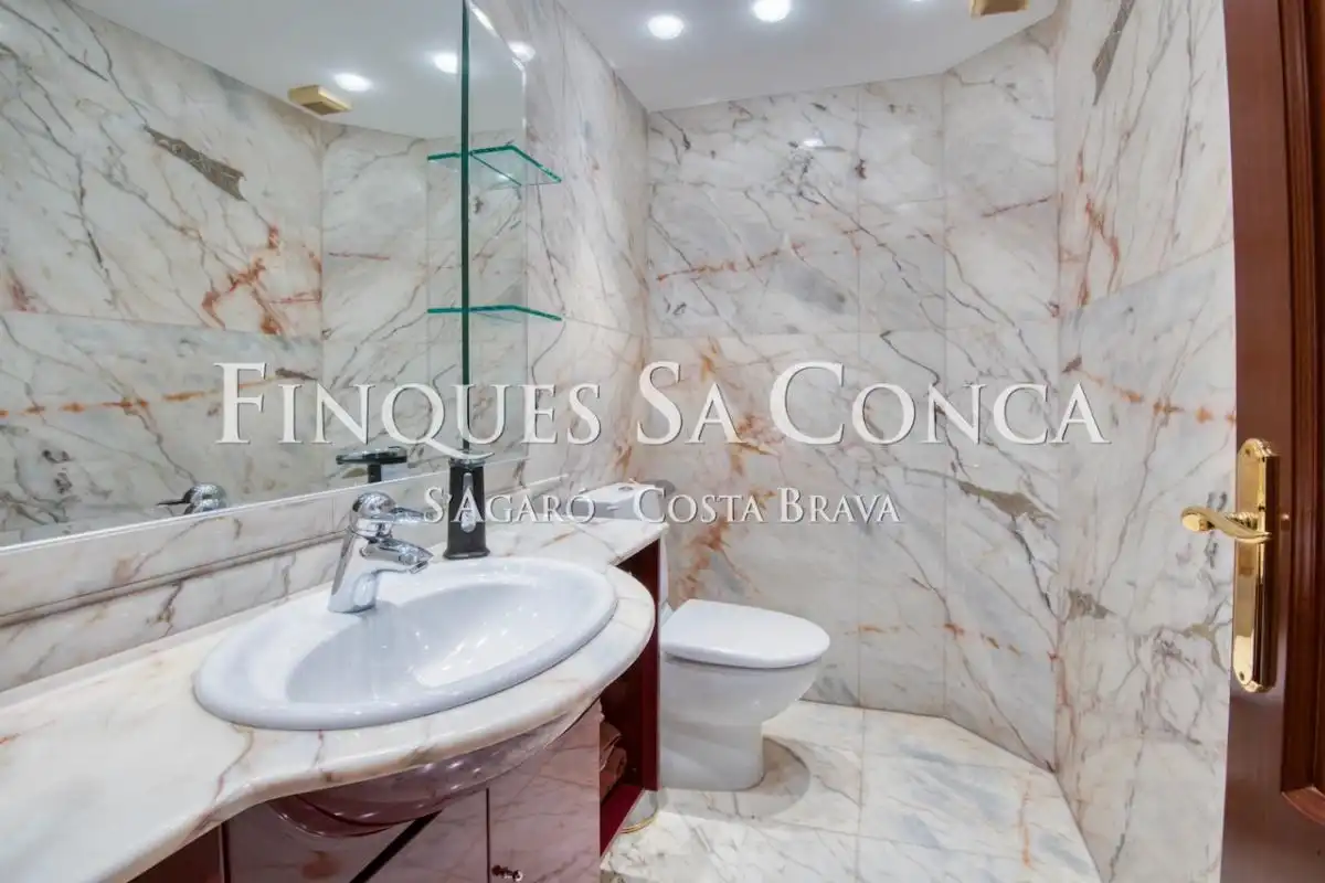 Baño de Casa o chalet en venta en Castell d'Aro, Platja d'Aro i s'Agaró con Aire acondicionado, Calefacción y Piscina