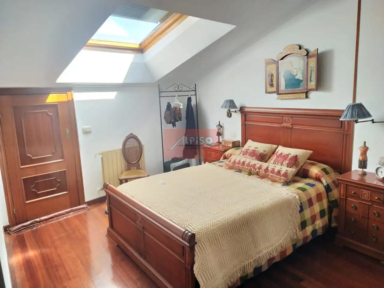 Dormitori de Dúplex en venda en Ourense Capital  amb Calefacció, Parquet i Moblat