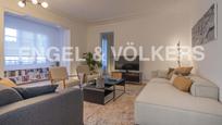 Sala d'estar de Apartament de lloguer en  Barcelona Capital amb Aire condicionat i Balcó