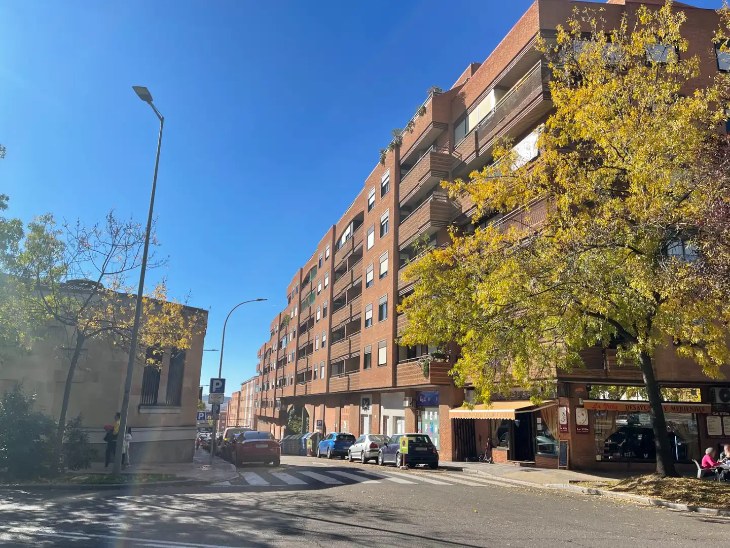 Vista exterior de Local en venta en Salamanca con Alarma